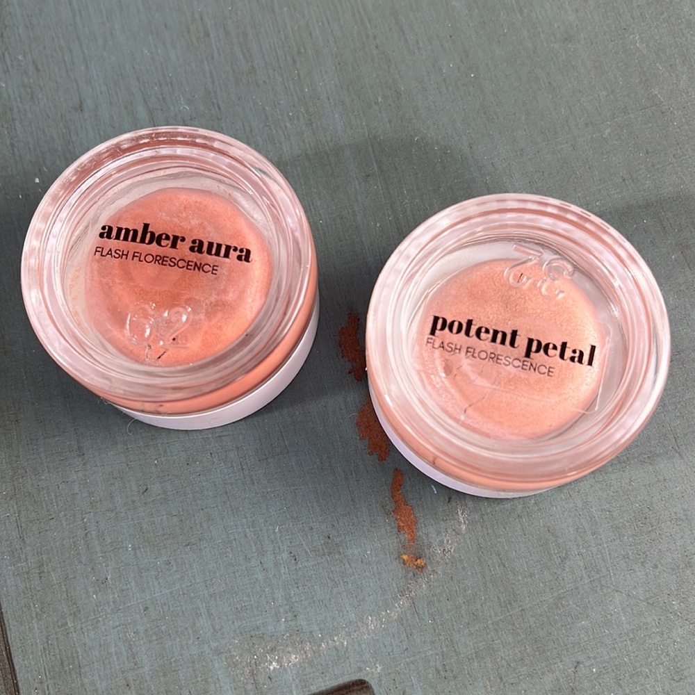 Phytosurgence Flash Florescence Eyeshadows in Amber Aura and Potent Petal